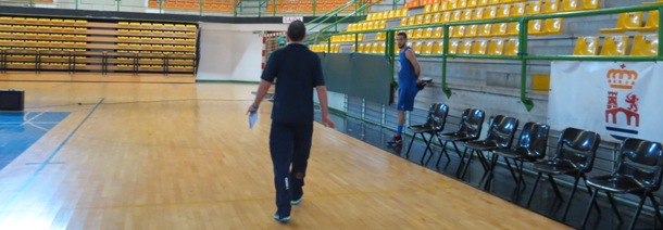 Rubén Vieira se dirige al gimnasio para realizar ejercicios con nuestros chicos del Nacional