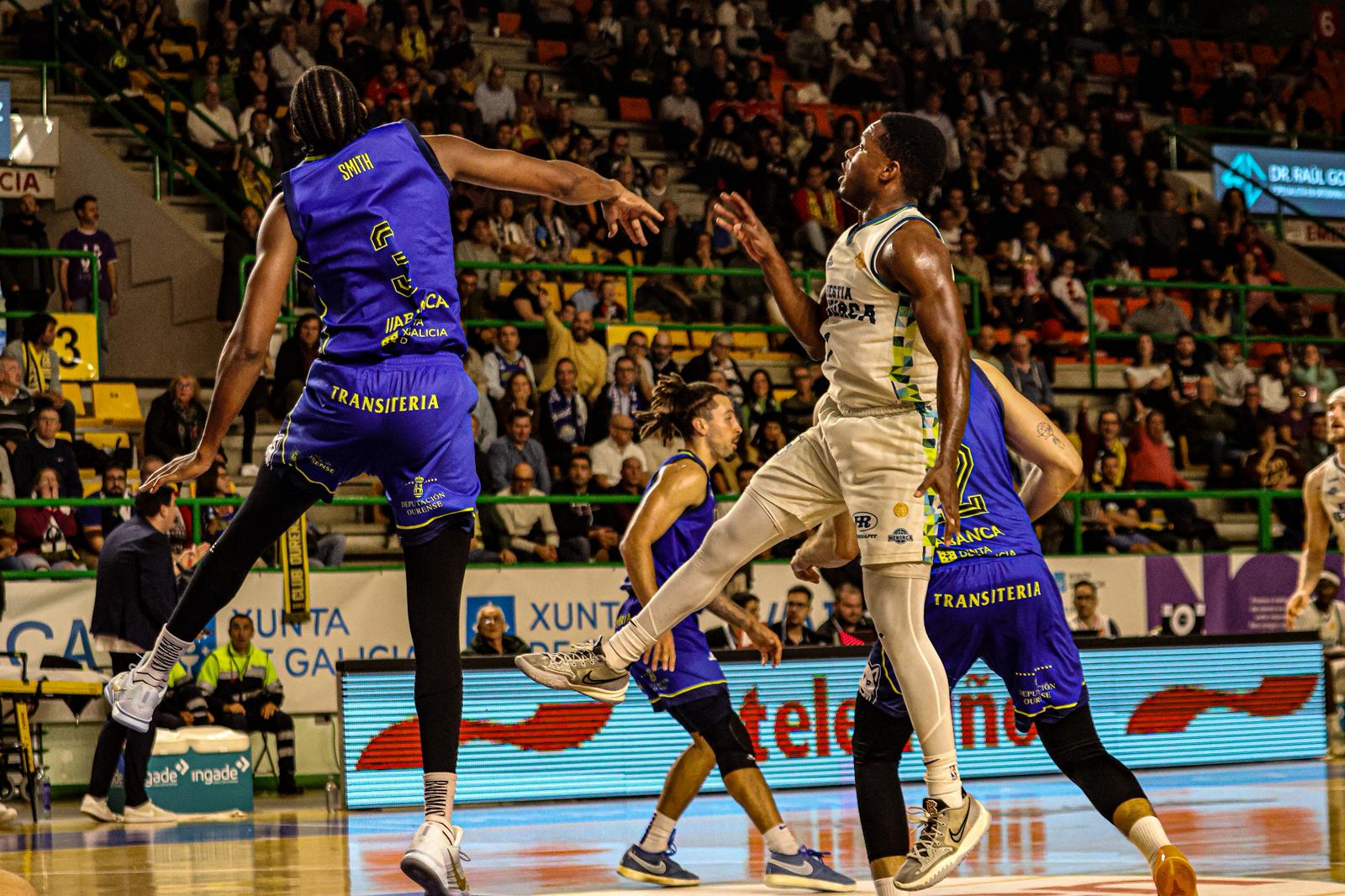 O COB impón o seu xogo ante Hestia Menorca e suma unha nova vitoria no Paco Paz